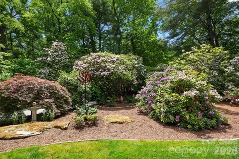 2750 Leucothae Way Hendersonville NC 28791