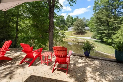 2750 Leucothae Way Hendersonville NC 28791