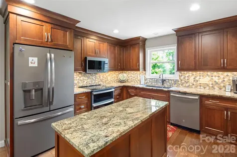 2750 Leucothae Way Hendersonville NC 28791