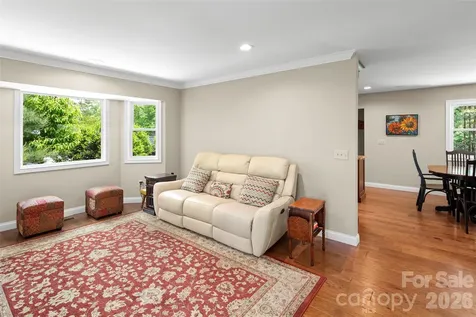 2750 Leucothae Way Hendersonville NC 28791