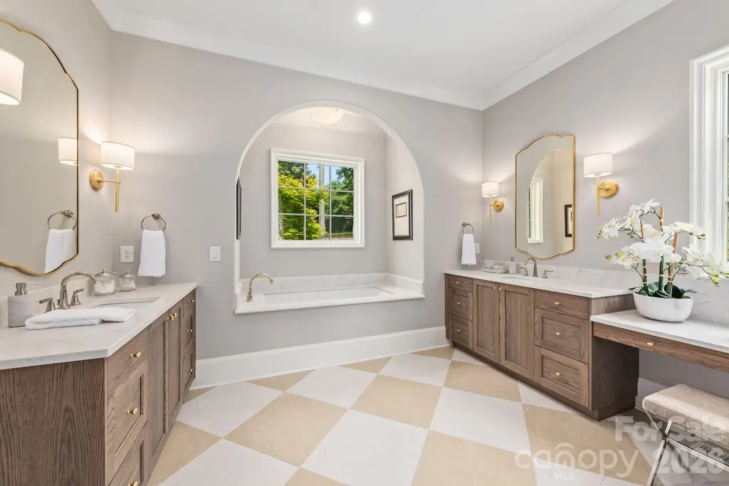 221 Hargett Court Charlotte NC 28211
