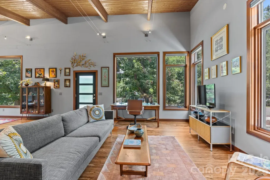 39 Wolf Road Asheville NC 28805