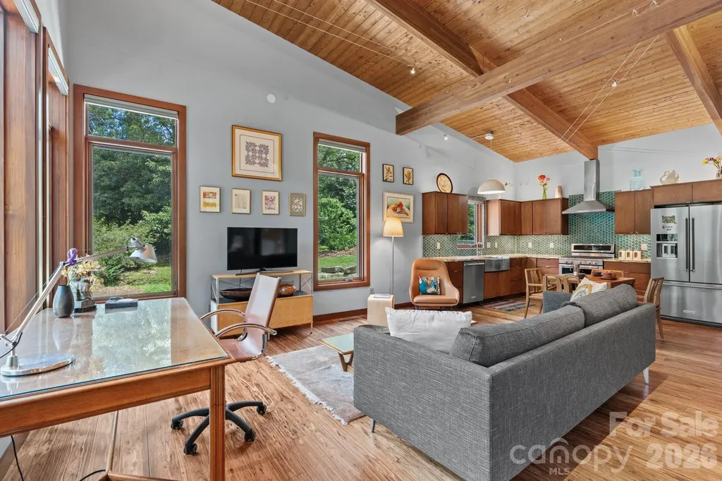 39 Wolf Road Asheville NC 28805