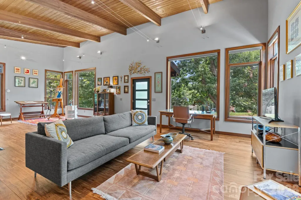 39 Wolf Road Asheville NC 28805