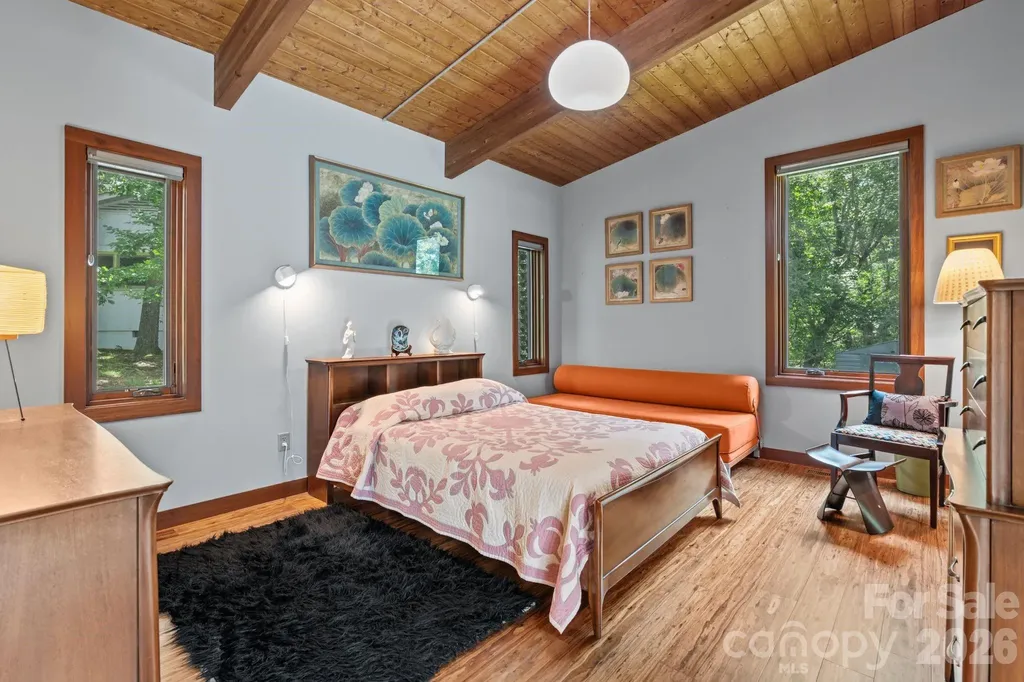 39 Wolf Road Asheville NC 28805