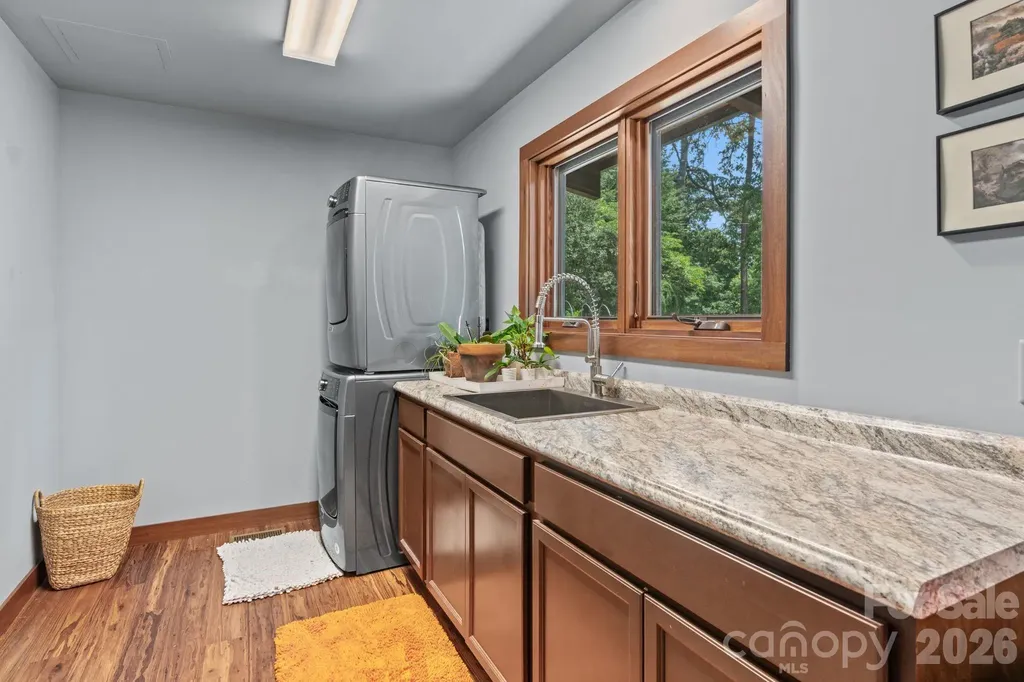 39 Wolf Road Asheville NC 28805