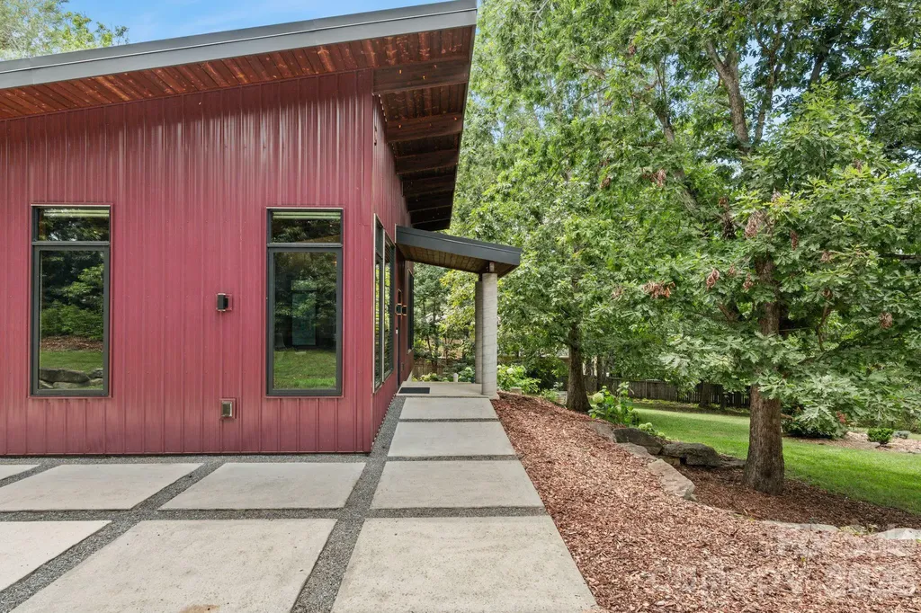 39 Wolf Road Asheville NC 28805