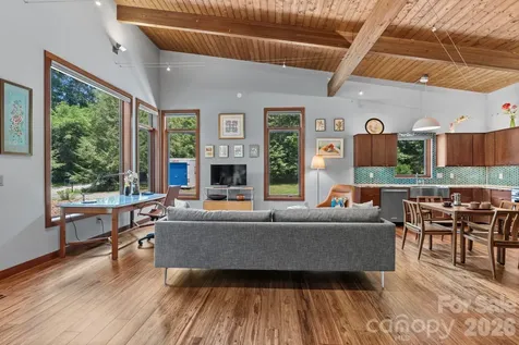 39 Wolf Road Asheville NC 28805