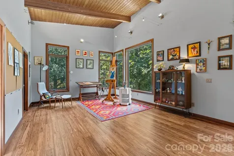 39 Wolf Road Asheville NC 28805