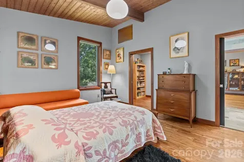39 Wolf Road Asheville NC 28805