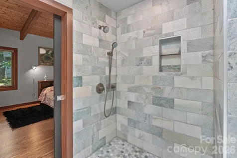 39 Wolf Road Asheville NC 28805