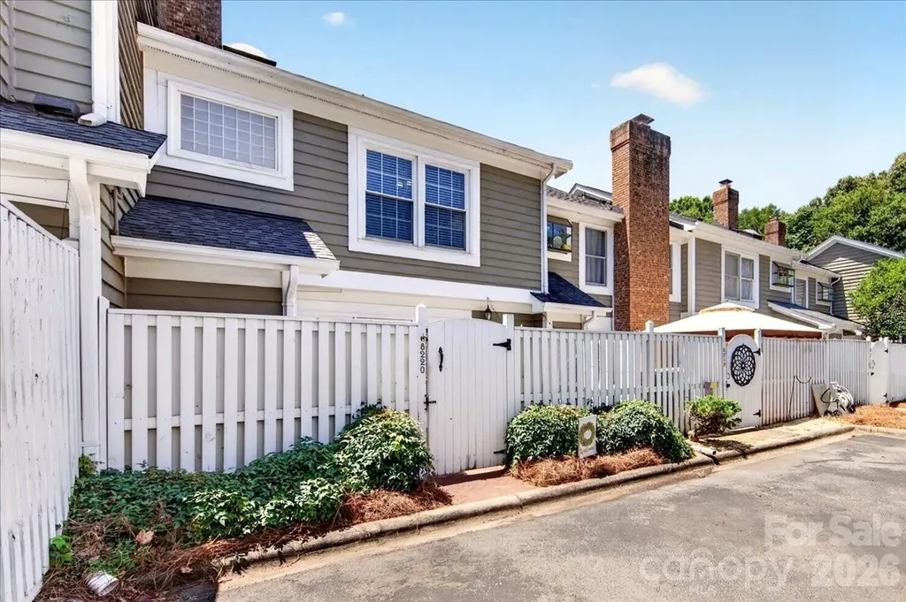 8220 Legare Court Charlotte NC 28210