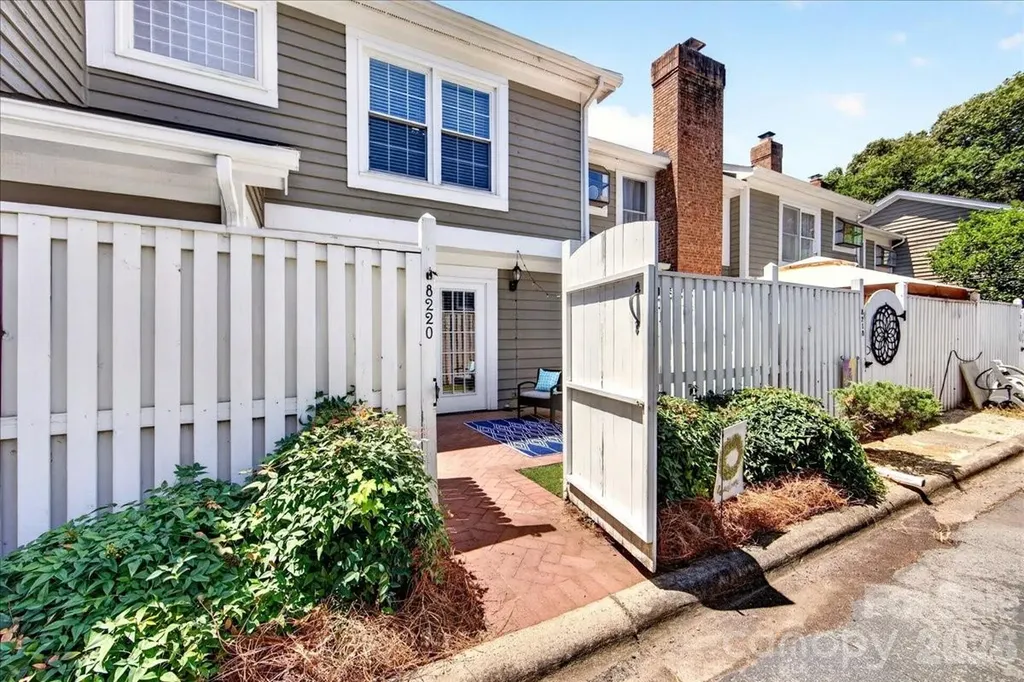 8220 Legare Court Charlotte NC 28210