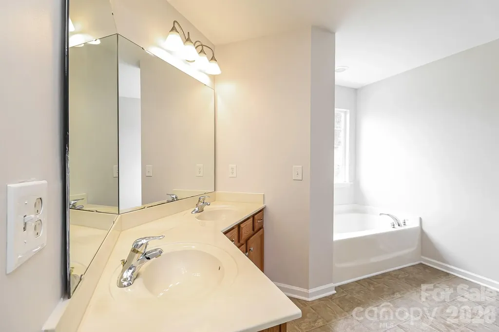 9039 Goldfields Drive Charlotte NC 28227