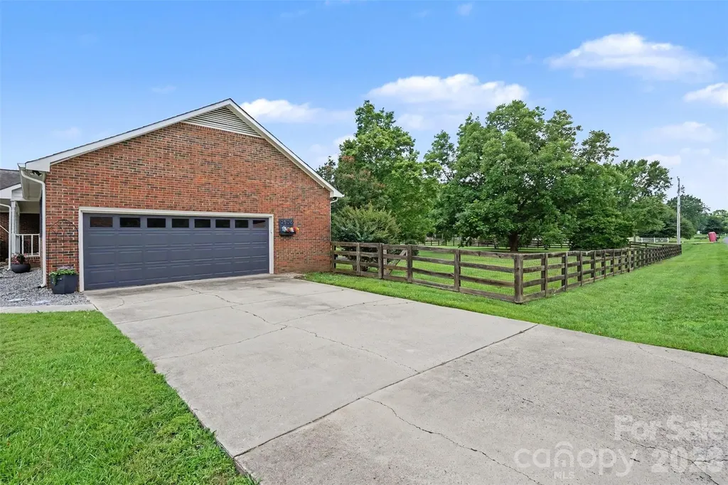 2506 Nancy Lane Harrisburg NC 28075