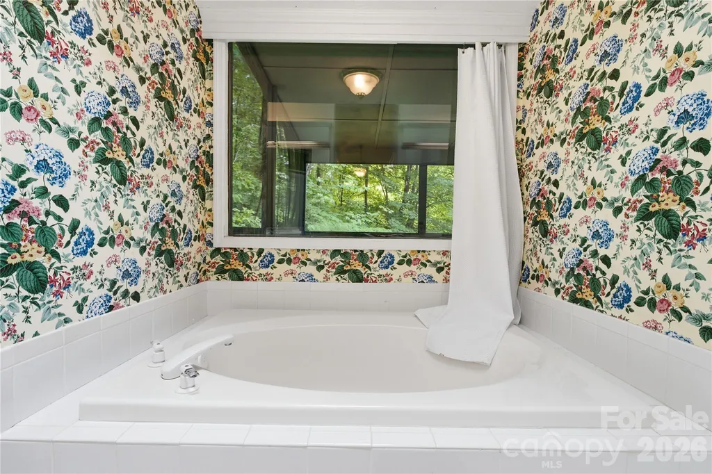 100 Foresthill Lane Whittier NC 28789