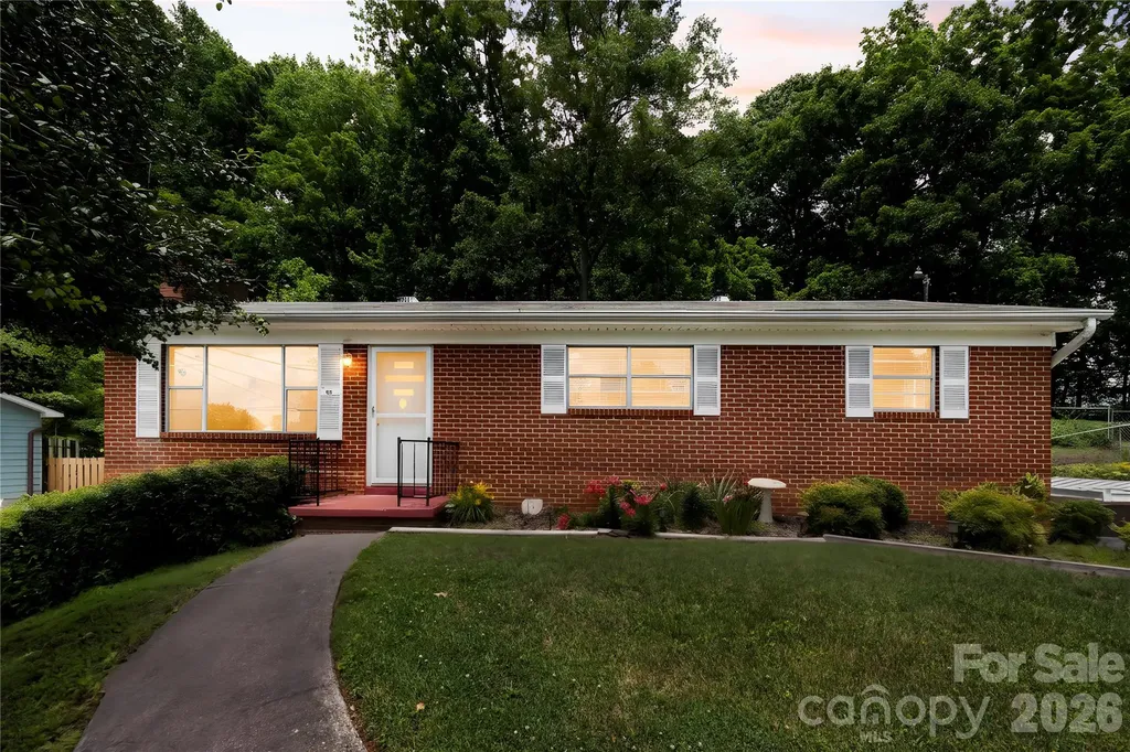 309 Oak Hill Road Candler NC 28715