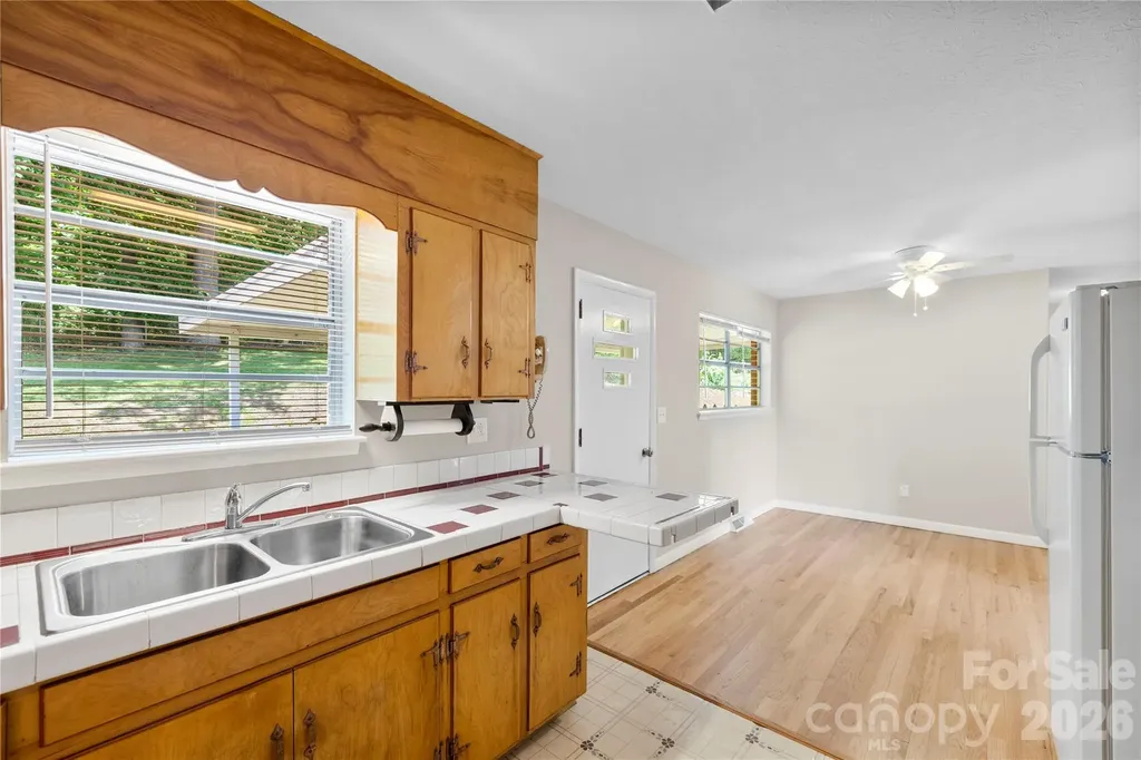 309 Oak Hill Road Candler NC 28715