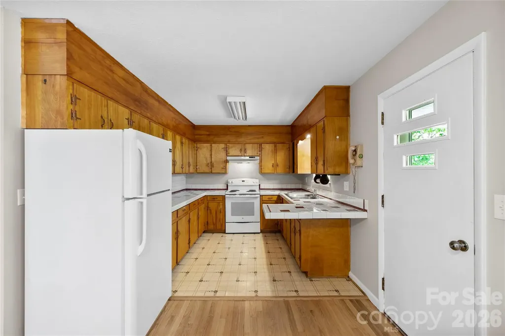 309 Oak Hill Road Candler NC 28715