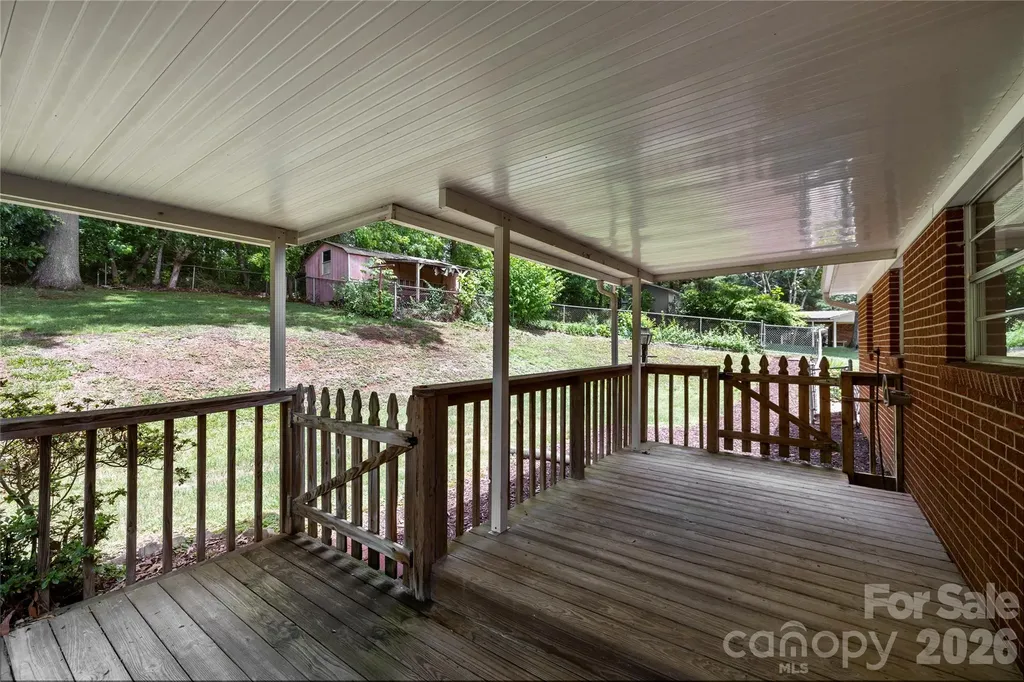 309 Oak Hill Road Candler NC 28715