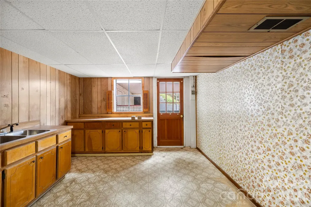 309 Oak Hill Road Candler NC 28715