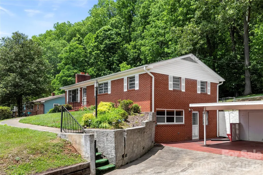 309 Oak Hill Road Candler NC 28715