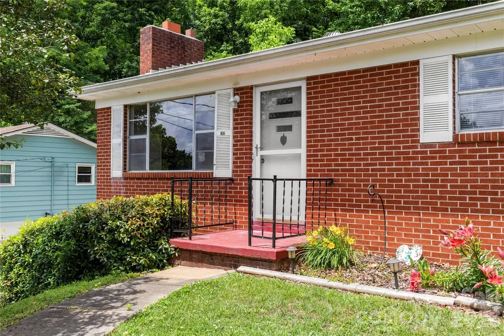 309 Oak Hill Road Candler NC 28715