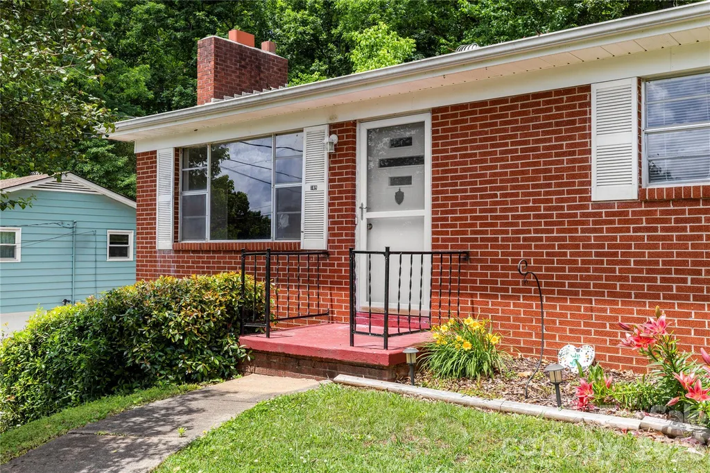 309 Oak Hill Road Candler NC 28715