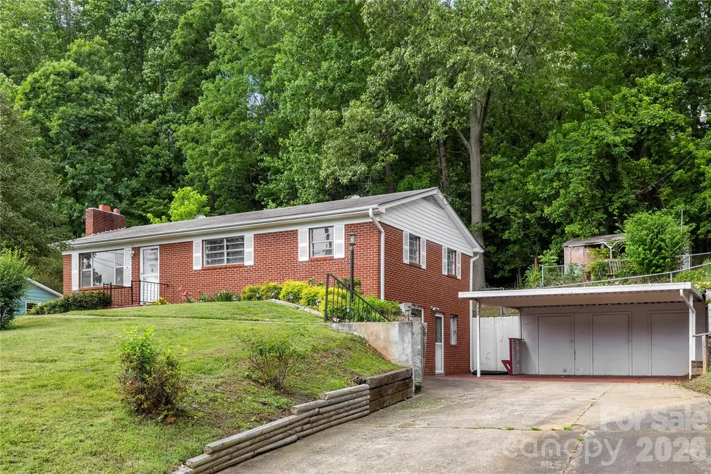 309 Oak Hill Road Candler NC 28715