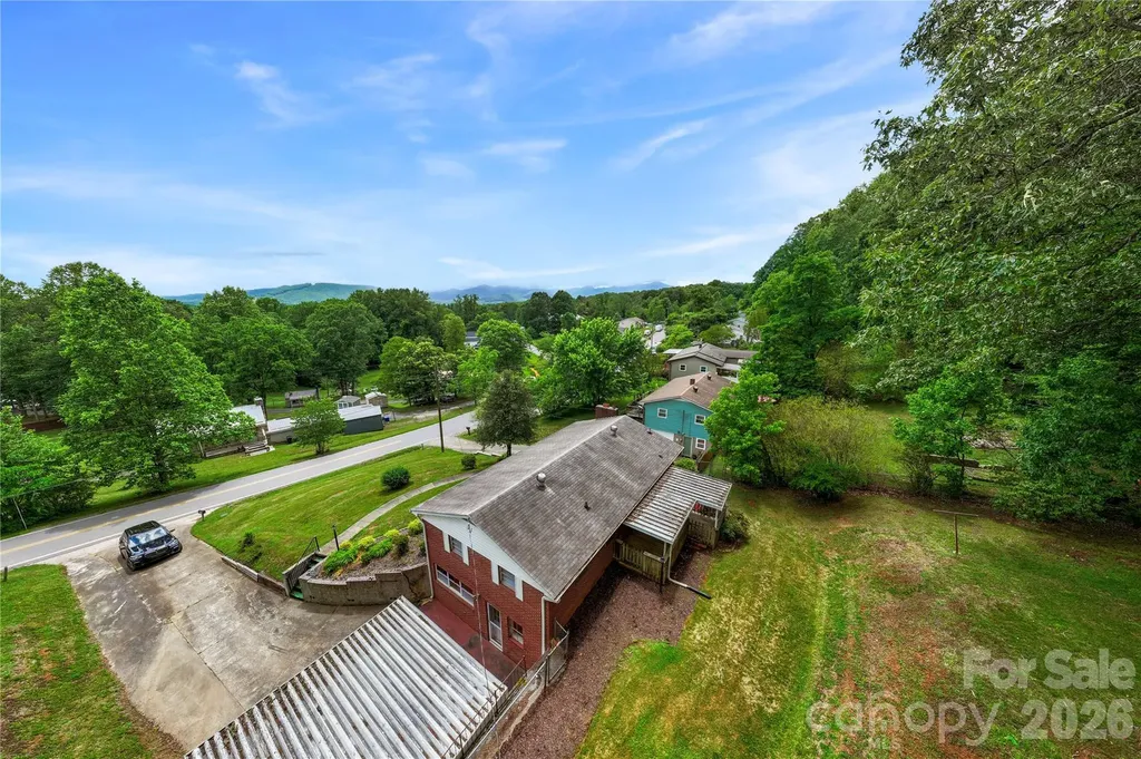 309 Oak Hill Road Candler NC 28715