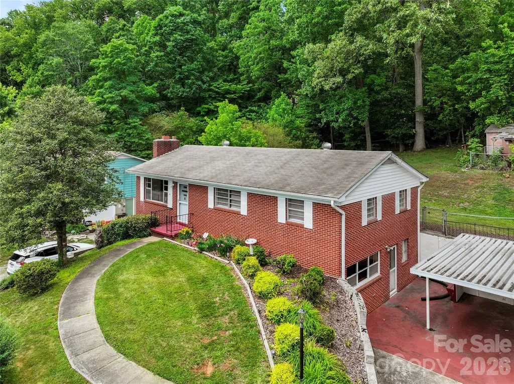309 Oak Hill Road Candler NC 28715