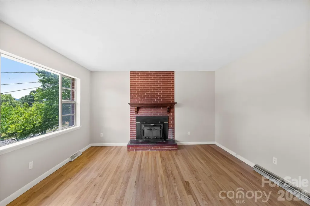 309 Oak Hill Road Candler NC 28715