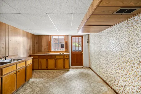 309 Oak Hill Road Candler NC 28715