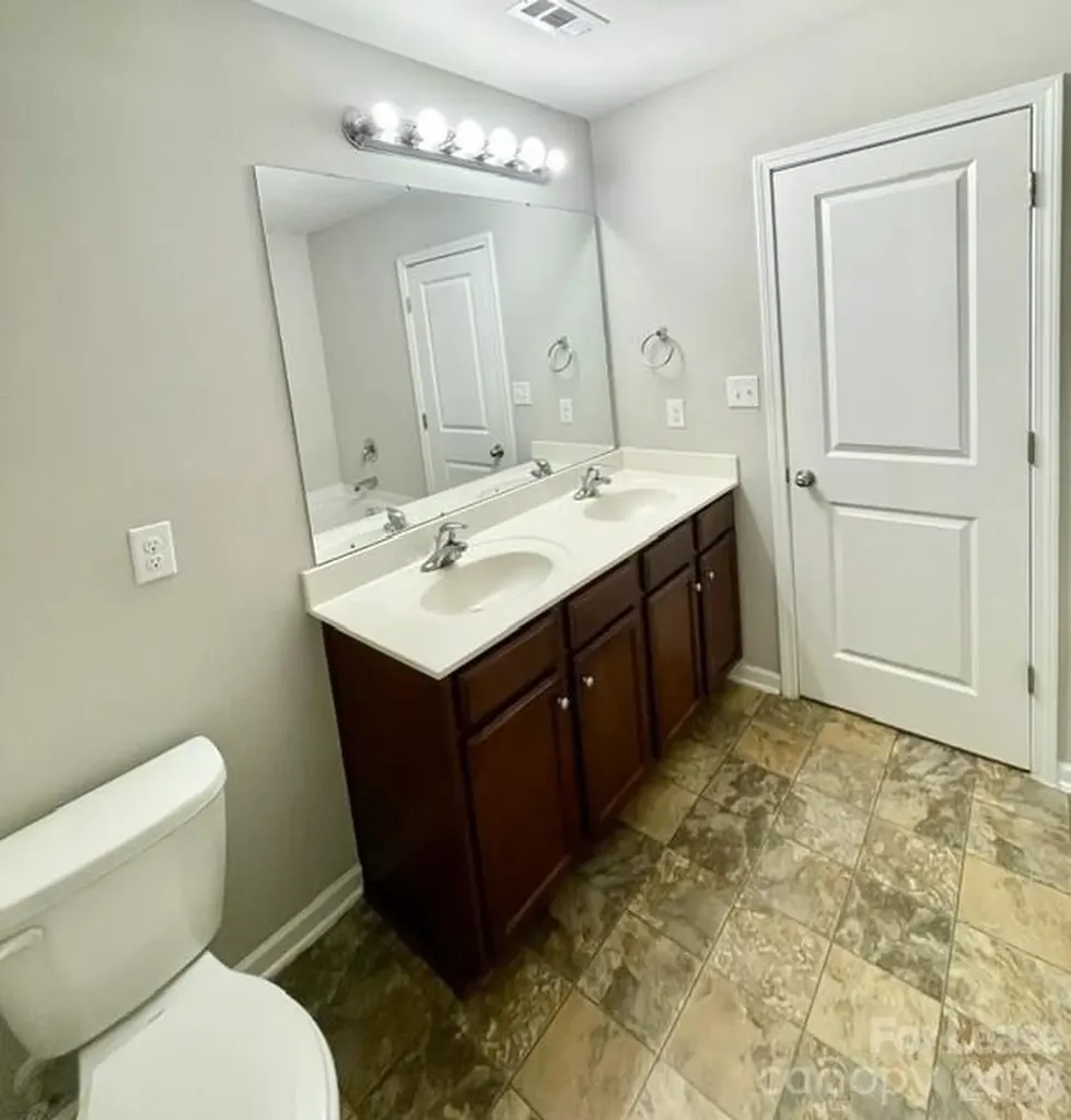 3102 Victoria Brook Lane Charlotte NC 28208