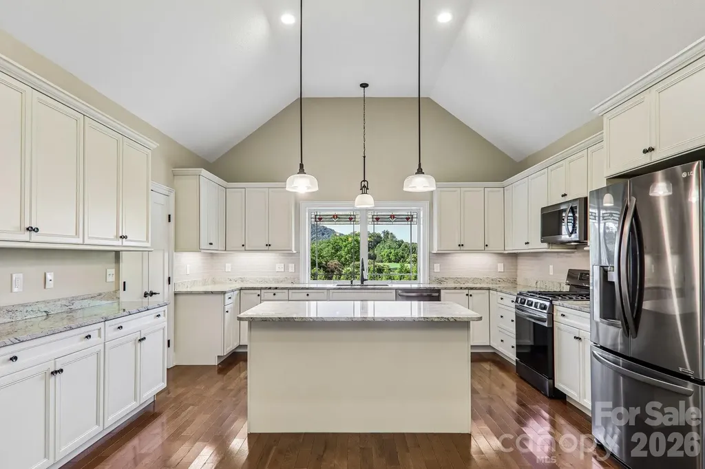17 Hamilton Woods Lane Etowah NC 28729