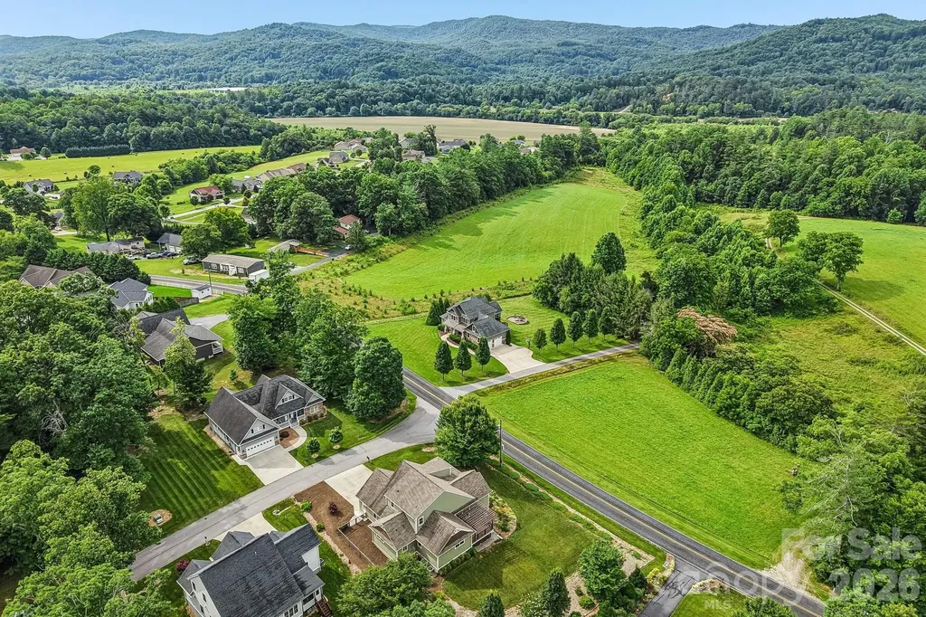 17 Hamilton Woods Lane Etowah NC 28729