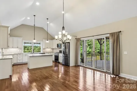 17 Hamilton Woods Lane Etowah NC 28729