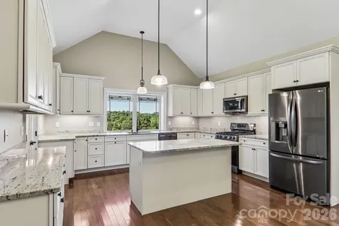 17 Hamilton Woods Lane Etowah NC 28729