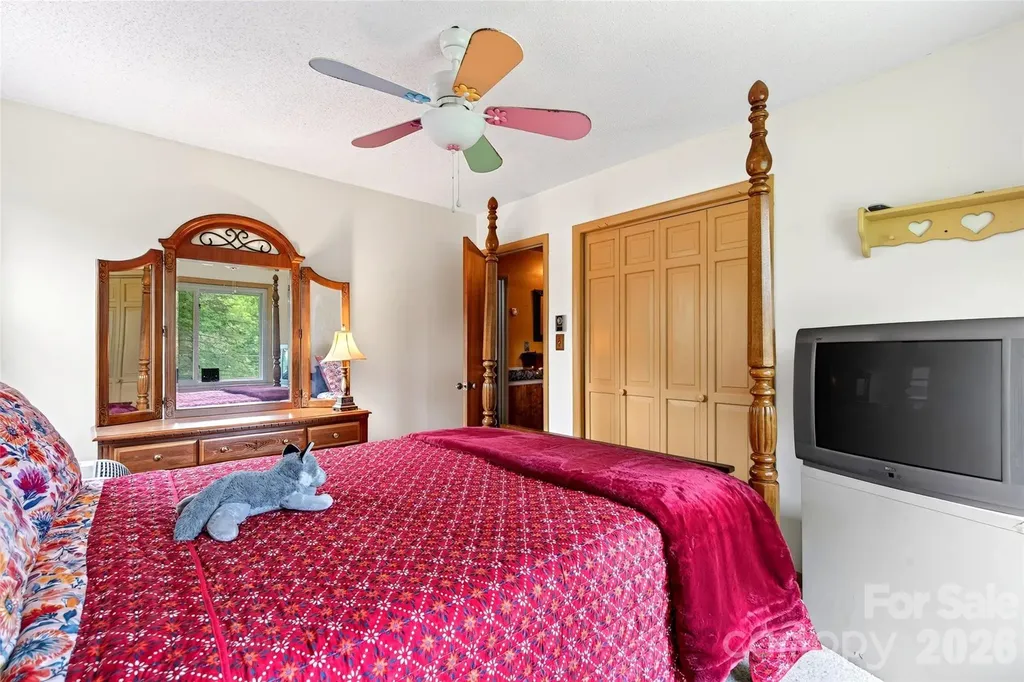 71 Green Vale Drive Leicester NC 28748
