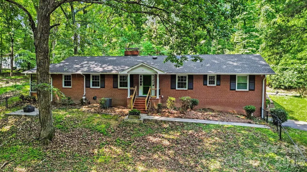 100 Malvern Court Winston Salem NC 27106