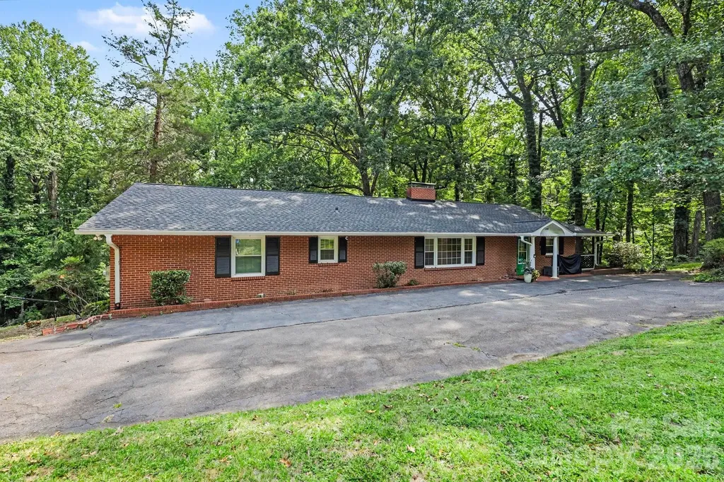 100 Malvern Court Winston Salem NC 27106