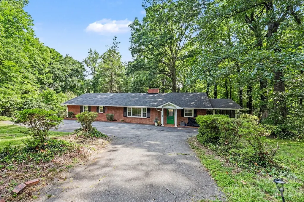 100 Malvern Court Winston Salem NC 27106