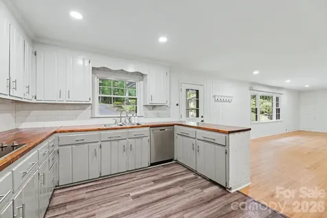 100 Malvern Court Winston Salem NC 27106