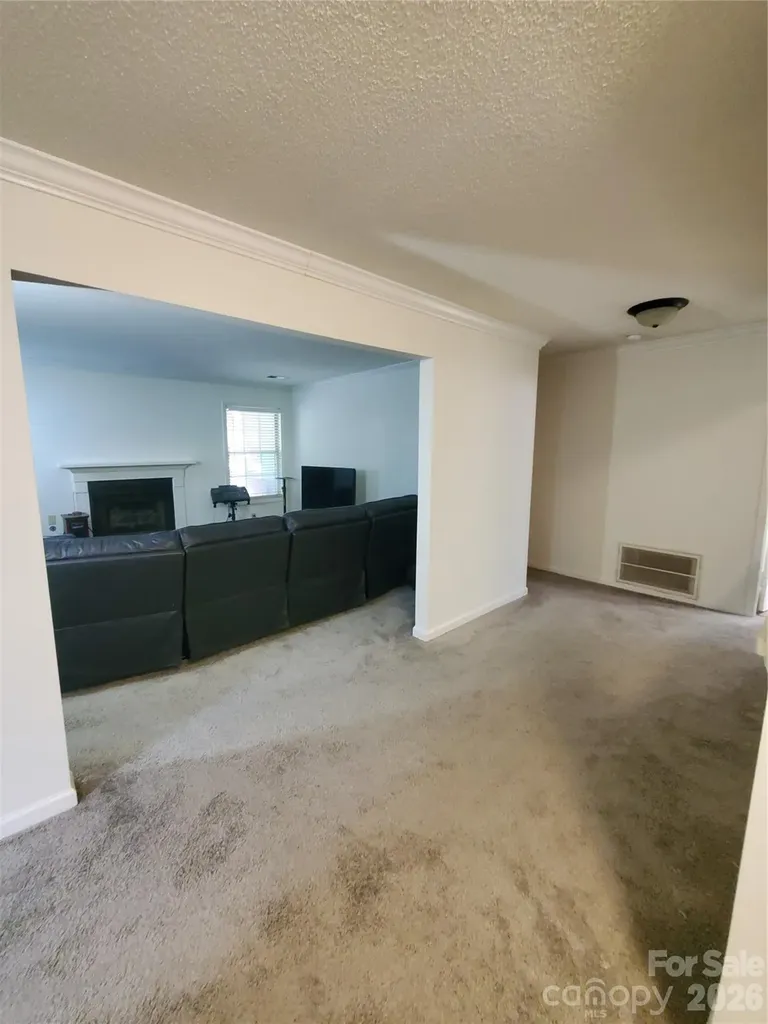 6049 Treetop Court Charlotte NC 28212