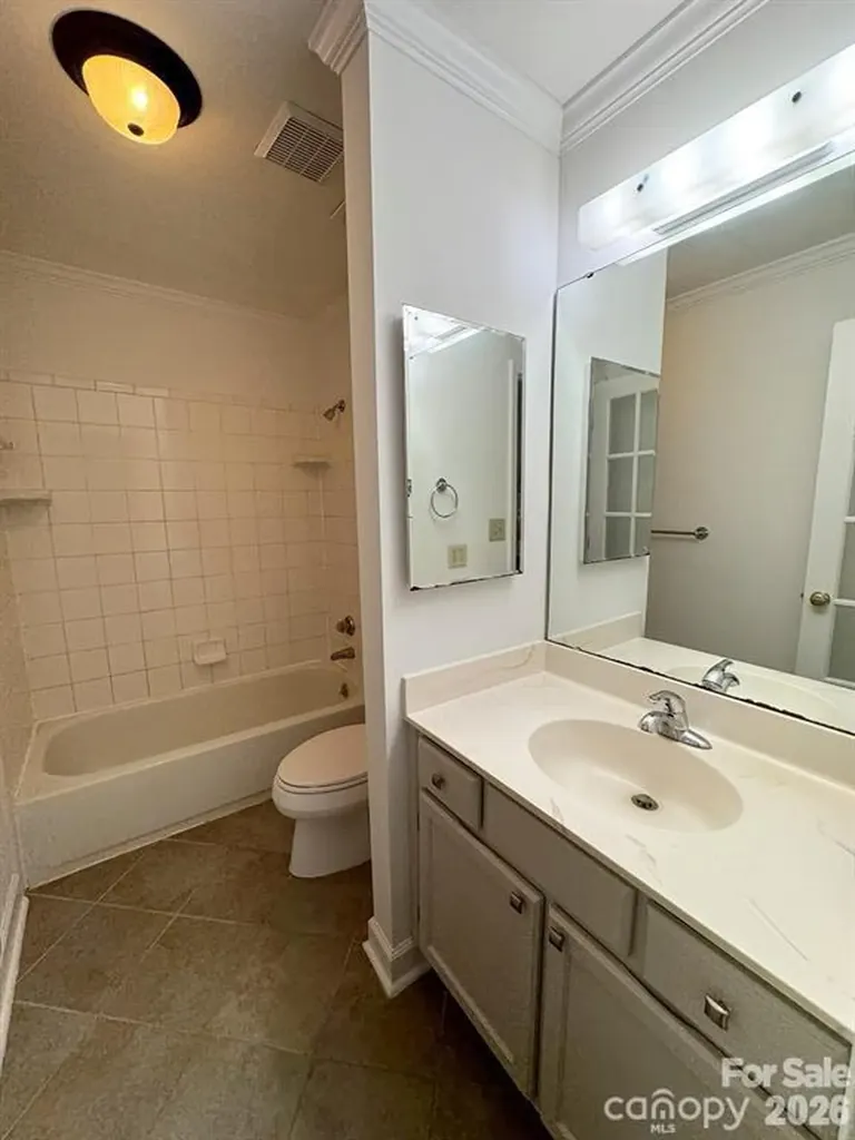 6049 Treetop Court Charlotte NC 28212