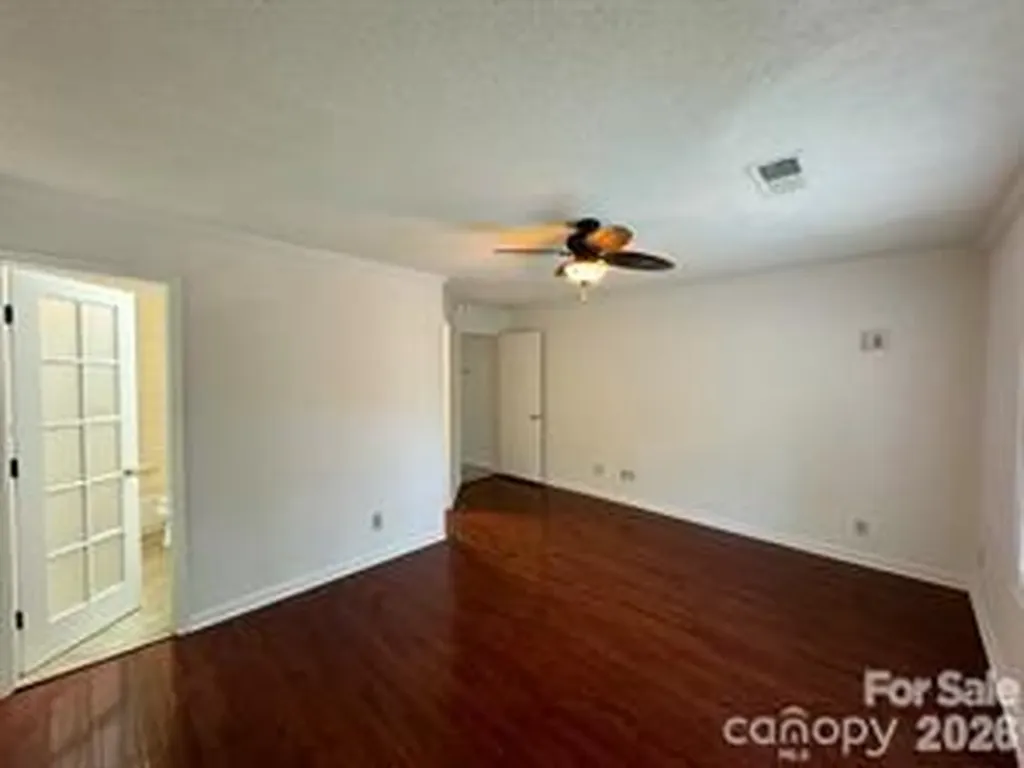 6049 Treetop Court Charlotte NC 28212