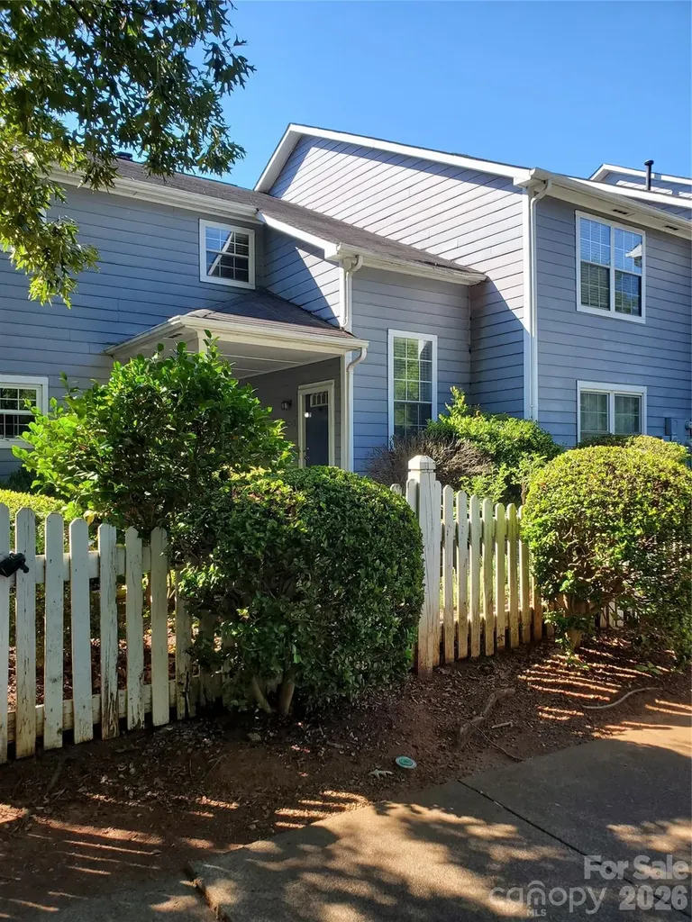 6049 Treetop Court Charlotte NC 28212