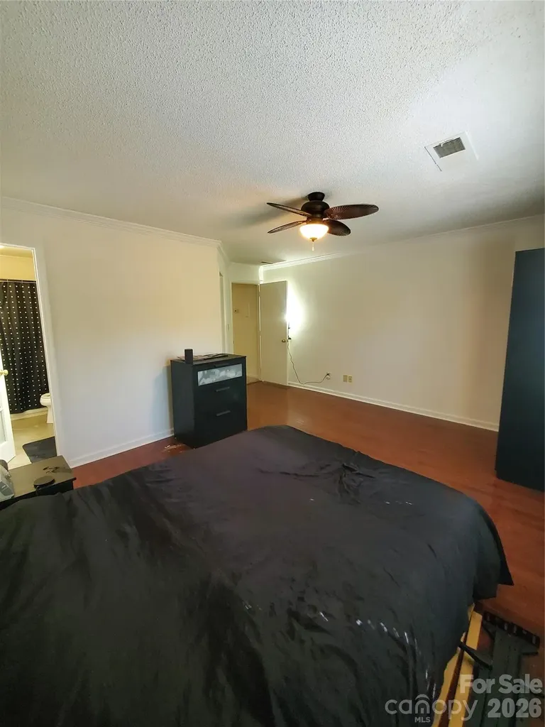 6049 Treetop Court Charlotte NC 28212