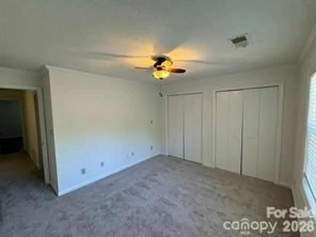 6049 Treetop Court Charlotte NC 28212