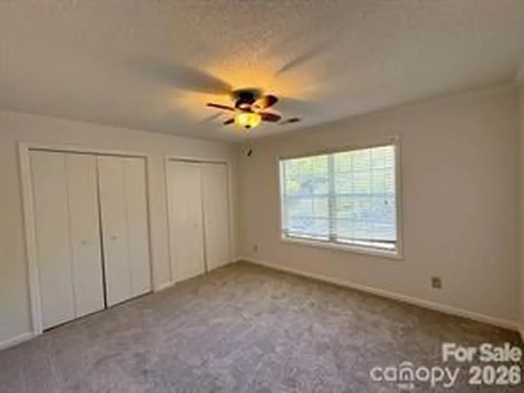 6049 Treetop Court Charlotte NC 28212